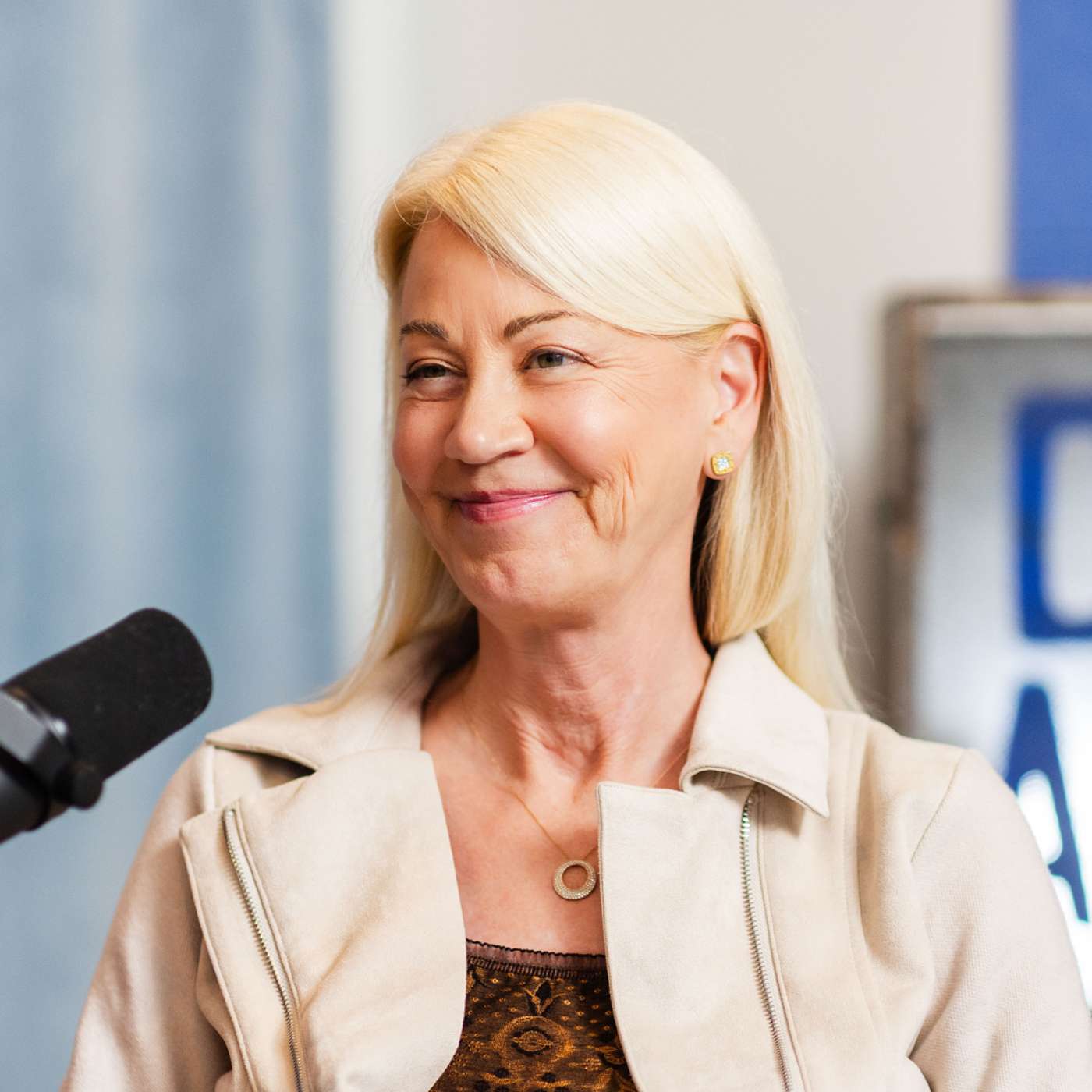 Ep. 196 - Dr. Laura Ellis on Leveraging Stem Cell Science to Transform Skincare
