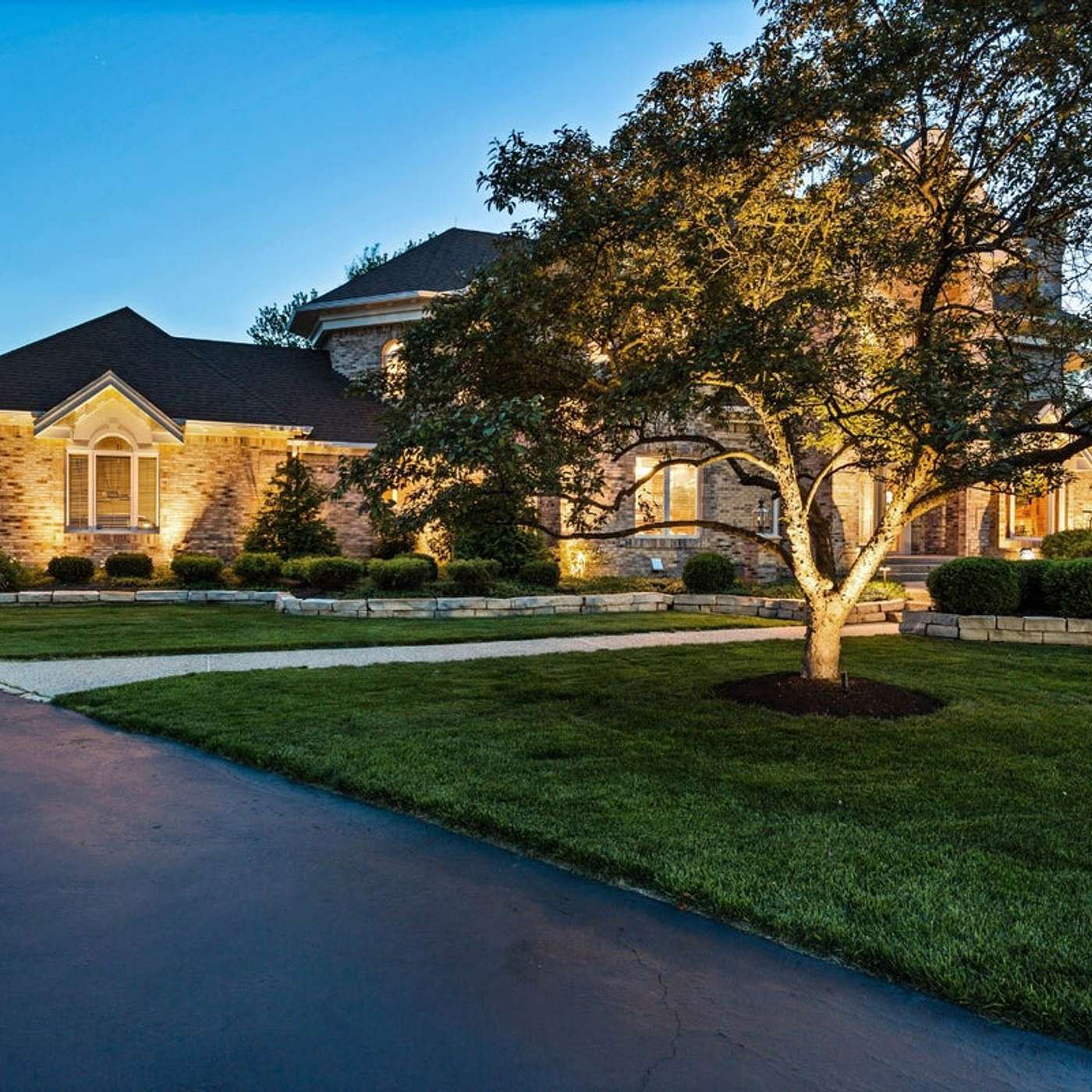 Spot Lights vs. Flood Lights: What Are the Differences? (2024)