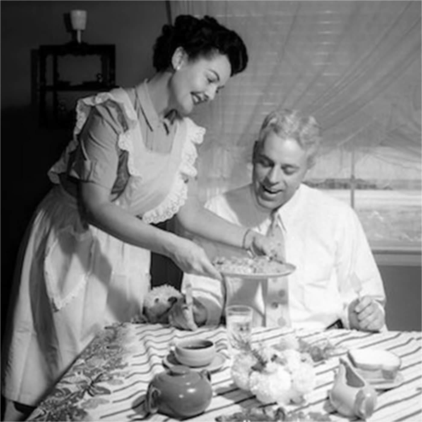 роман петрович тыртов биография. женщина на кухне ретро. мужчина и женщина кадр. черно белое кино девушка. мужчина и женщина кадр из старого фильма.