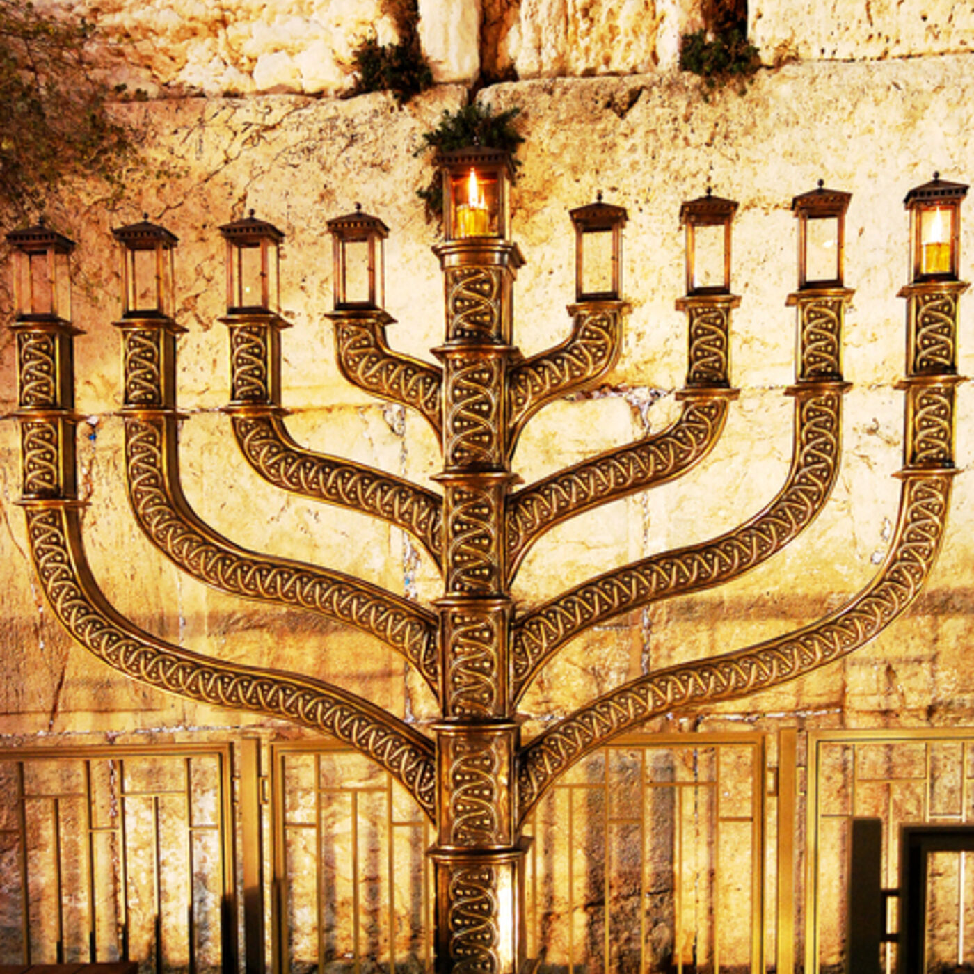 Episode 1508 - How Jews "Light Up"