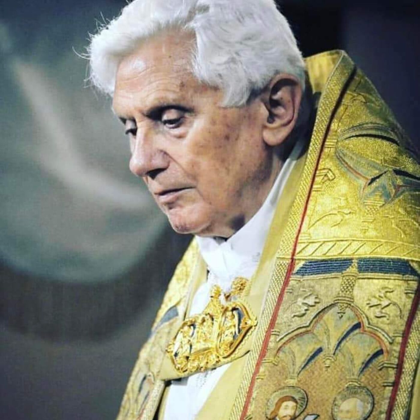 Episodio 762: Benedicto XVI Su Vida, Legado, Renuncia, Controversias y su Fueneral Padre Charles Murr y Luis Roman