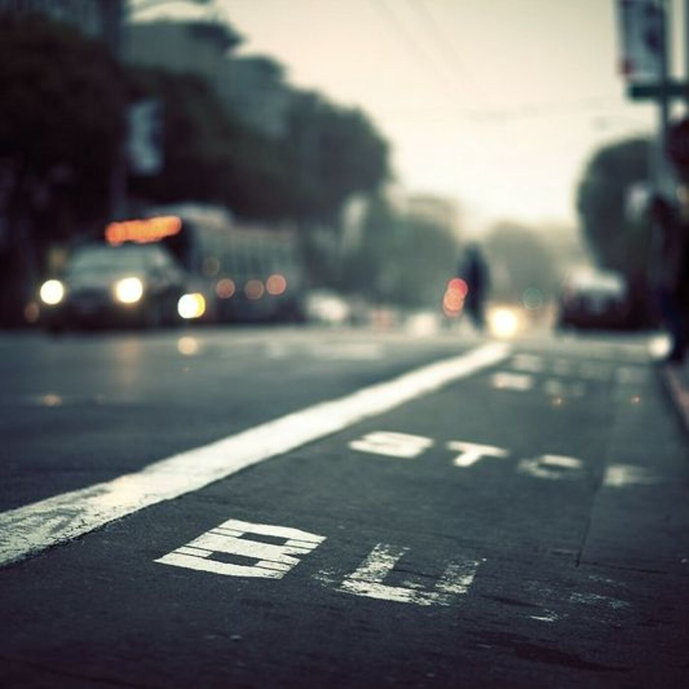 You warren now. Streets are listening. Streets are listening. Парень идет. Streets are listening.