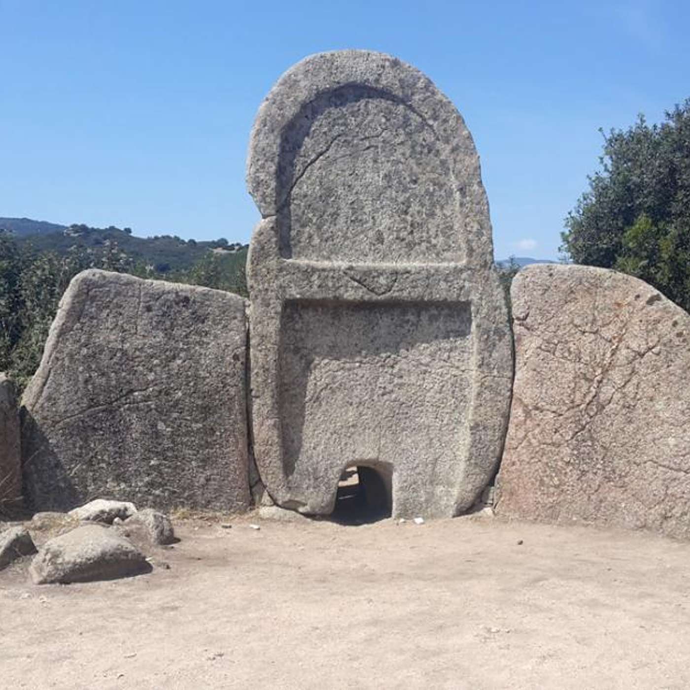 Le tombe dei giganti In Sardegna    di Ilaria Zavatti episode artwork