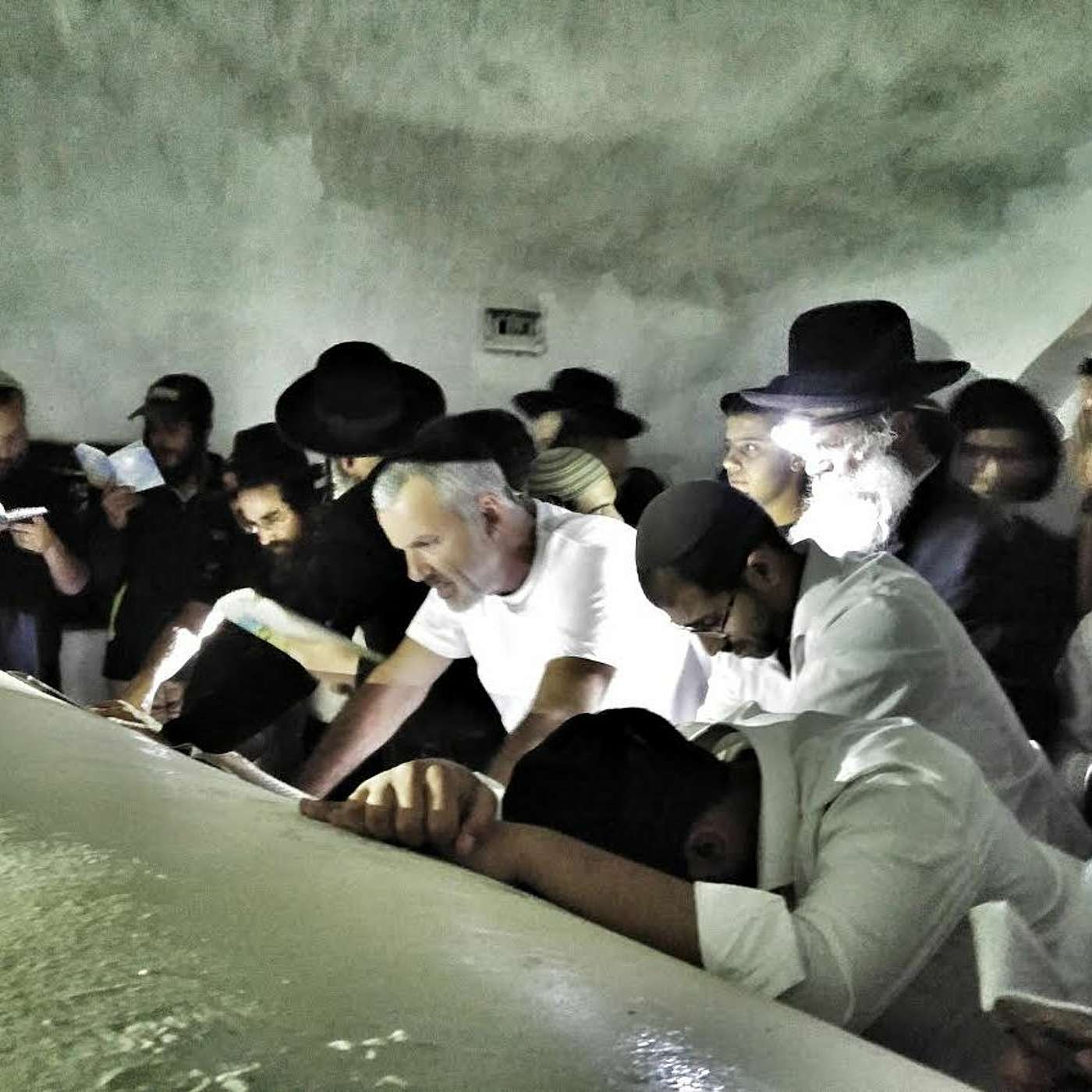 Yishai Fleisher Show: Visiting Biblical Tombs in an Arab Village