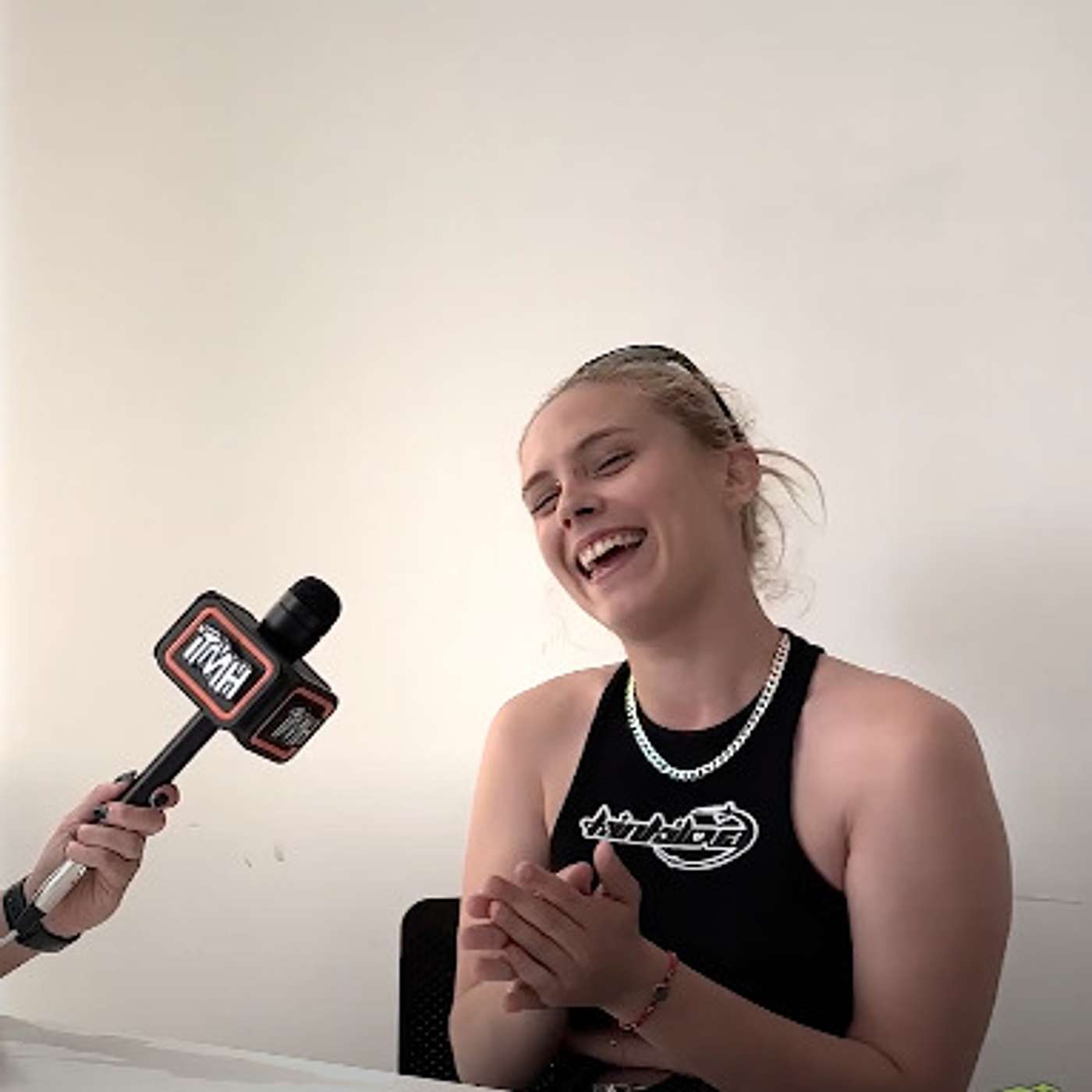 Entrevista a Ly Raine: "Regularmente voy al estudio y trabajo con mi mejor amigo" episode artwork