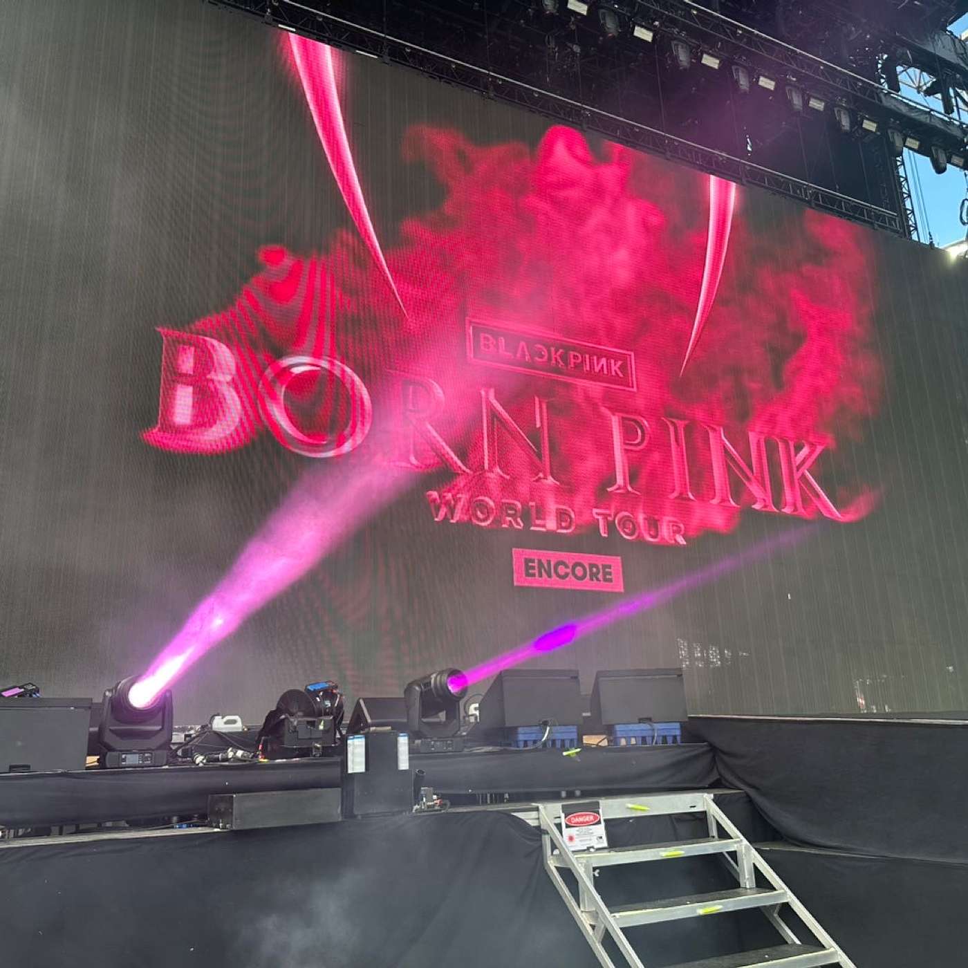 别来无恙: 开学季，粉墨演唱会，外耳道炎，新健身房 Life Recently: first day of school, Blackpink concert, ear infection, and my new gym