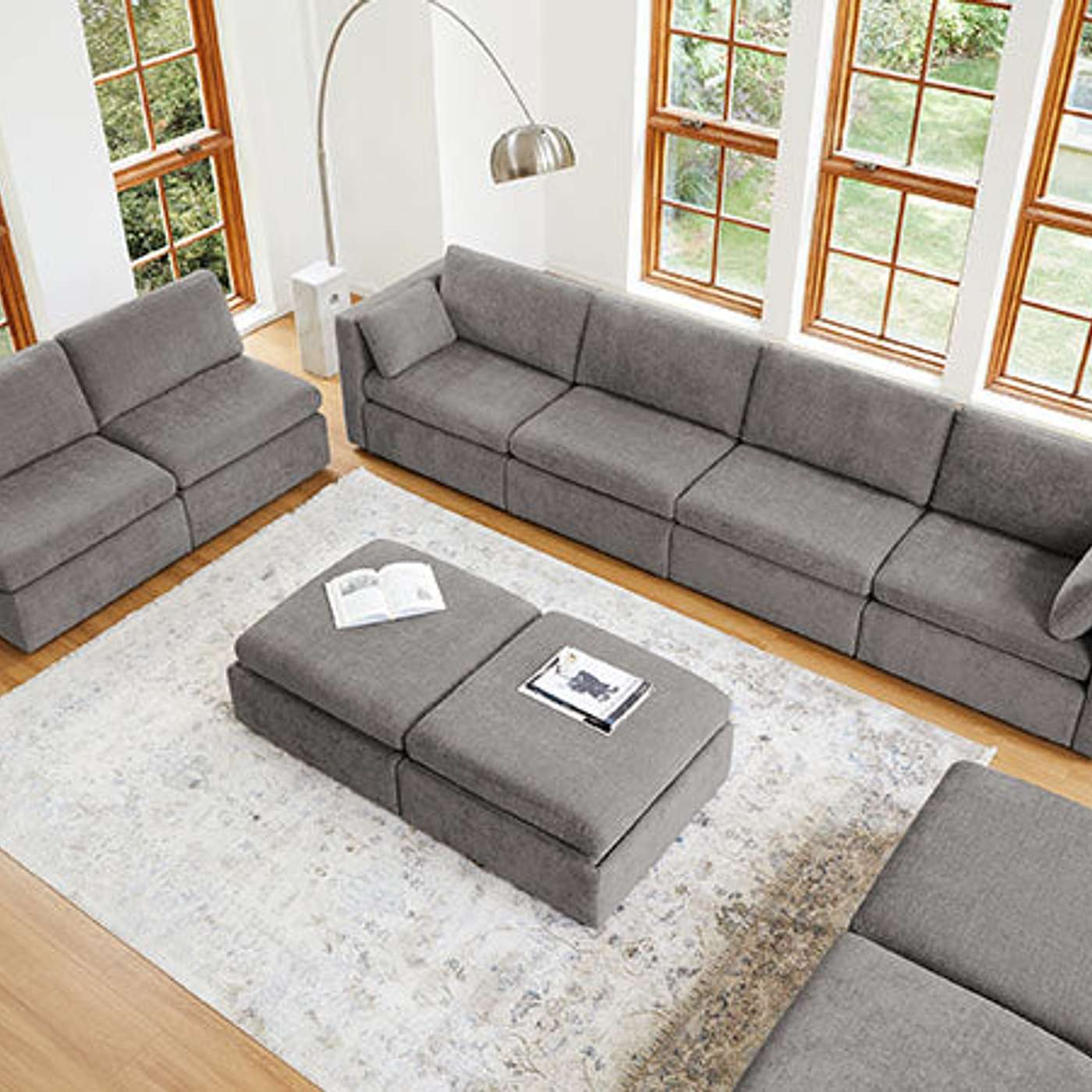 What Colors Go With a Gray Sofa