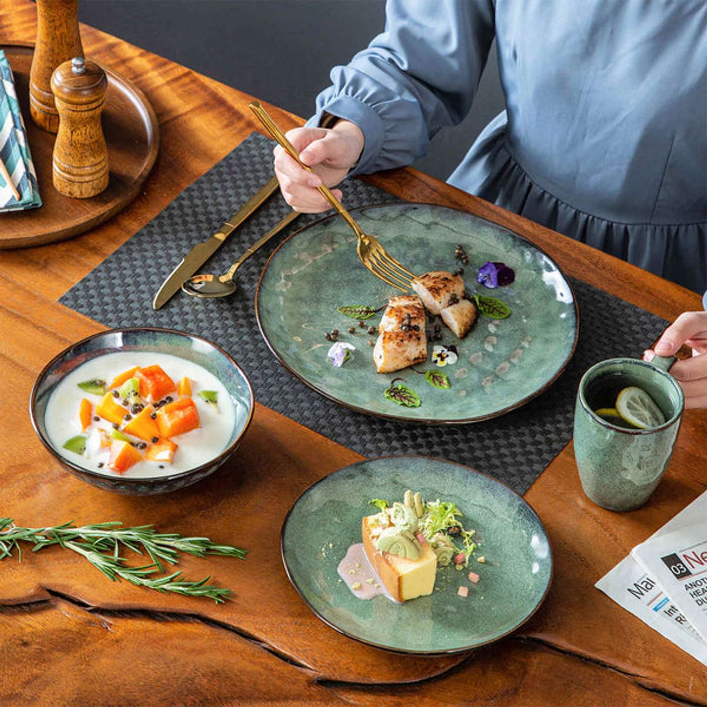 How Many Plates Are In A 16-Piece Dinnerware Set?