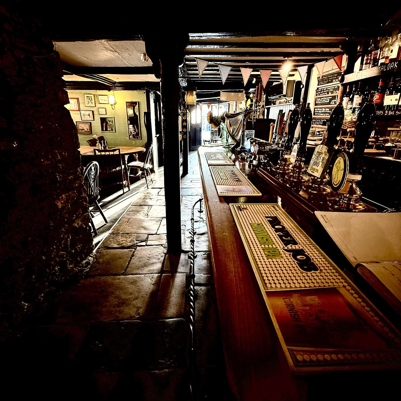 Barnaby Rudge Ch XXXIII: the Cosy Maypole Inn; and an Explanation of Gothic Architecture