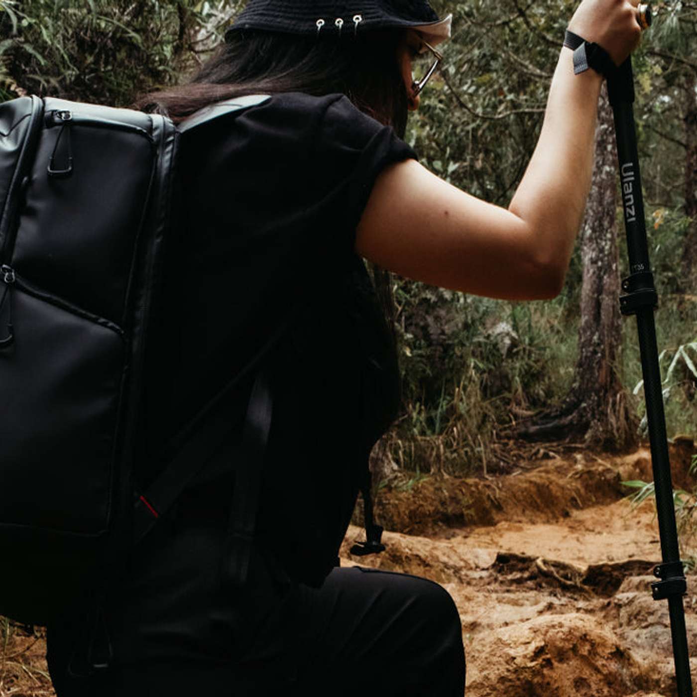 How to Select the Best Camera Backpack for Hiking Adventures?