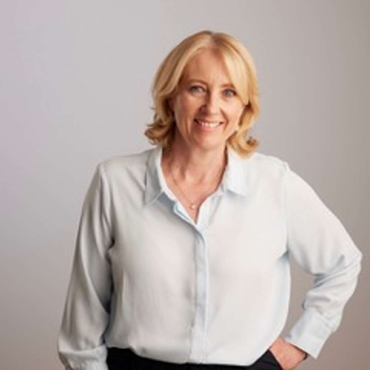 Downsizing - when the time comes, what do we do with all of the things we have accumulated over our life time? Navigating one of life's biggest transitions with an expert - Susie Dash episode artwork