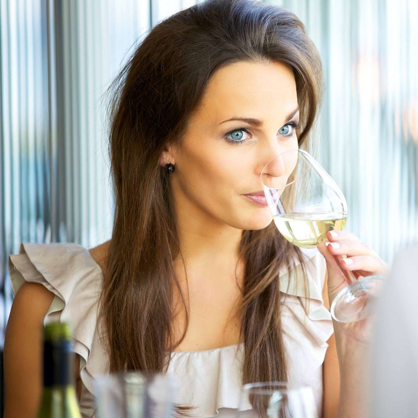 Girl Tries to Scam a Guy Out of Dinner and Gets DITCHED {Reaction} | Helios Blog 351